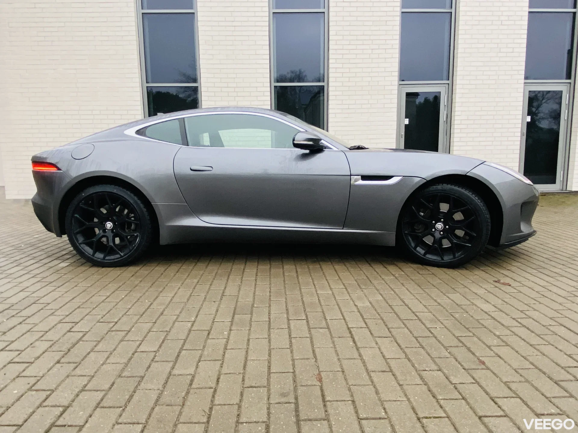 Jaguar F-Type P300 2.0 221kW