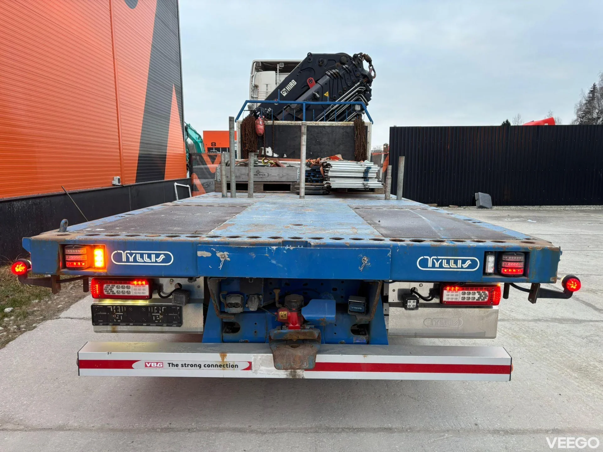 Volvo FH16 HIAB 855E-7 / PLATFORM L=6454 mm 488kW