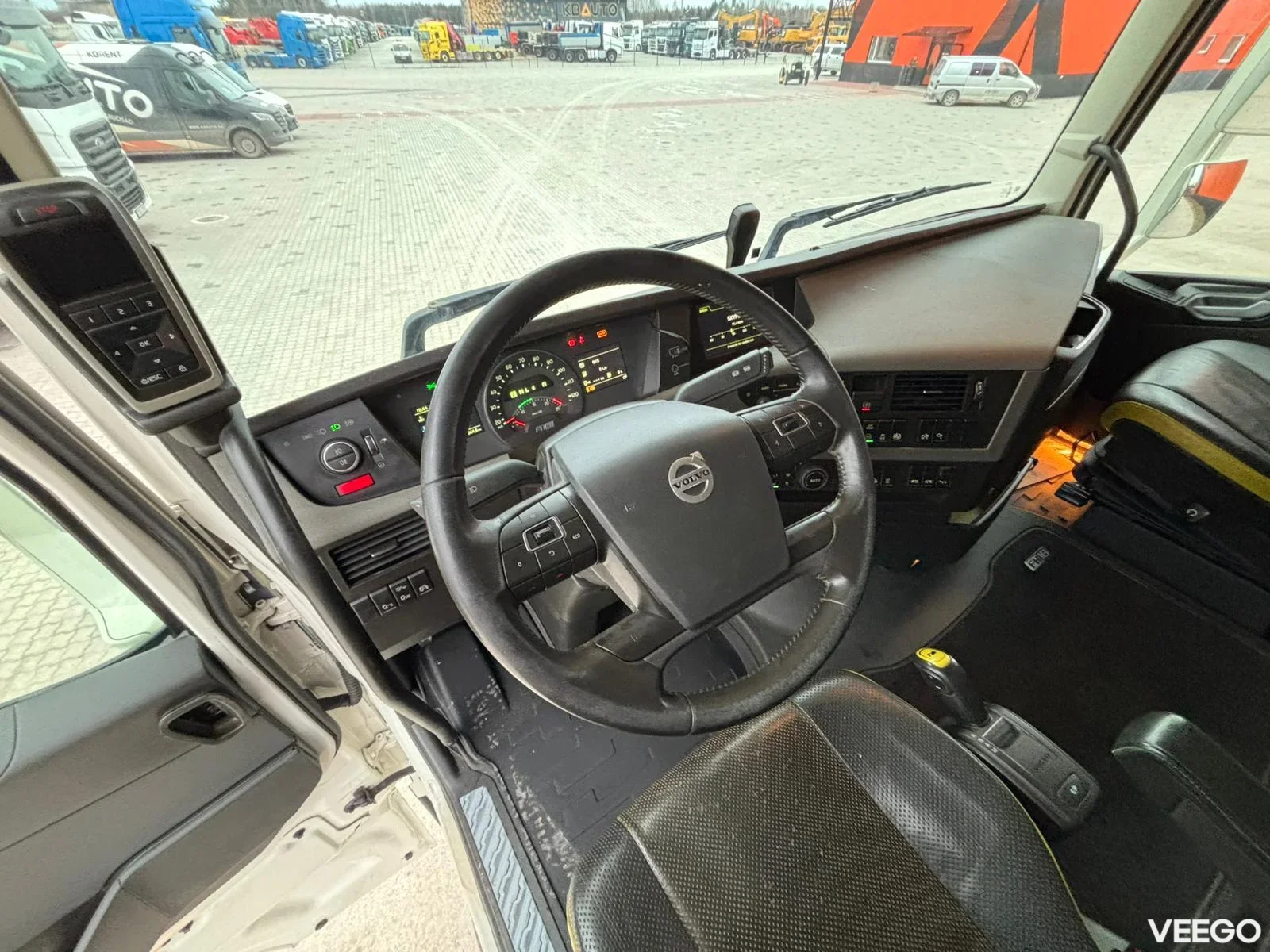 Volvo FH16 HIAB 855E-7 / PLATFORM L=6454 mm 488kW