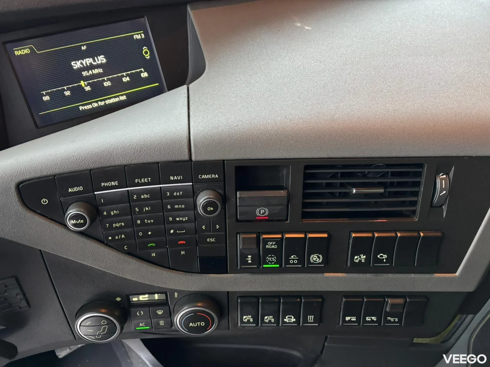 Volvo FH16 HIAB 855E-7 / PLATFORM L=6454 mm 488kW