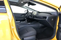 Toyota Prius Luxury Plug-In Hybrid 2 111kW thumbnail