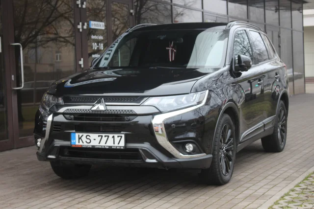 Image of Mitsubishi Outlander Black Edition SDA AS&G 7 seat 2.0 110kW