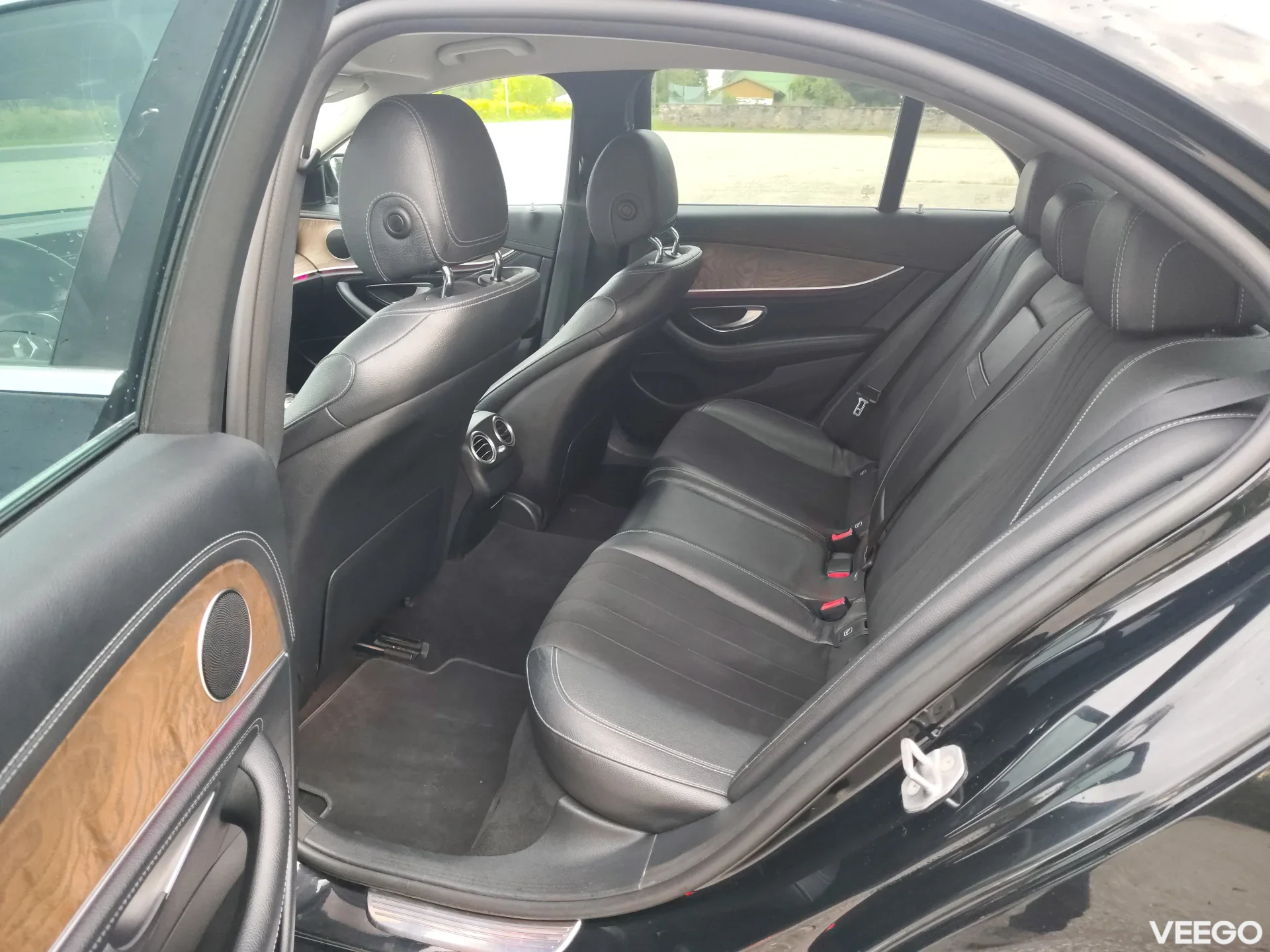 Mercedes-Benz E220 2.0 143kW