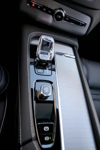 Volvo XC90 T8 TWIN ENGINE AWD T8 B&W 4C ULTIMATE BRIGHT XENIUM INTELLI PRO 2 335kW thumbnail