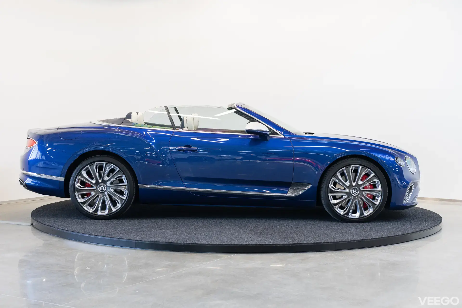 Bentley CONTINENTAL GTC W12 Mulliner 6 485kW