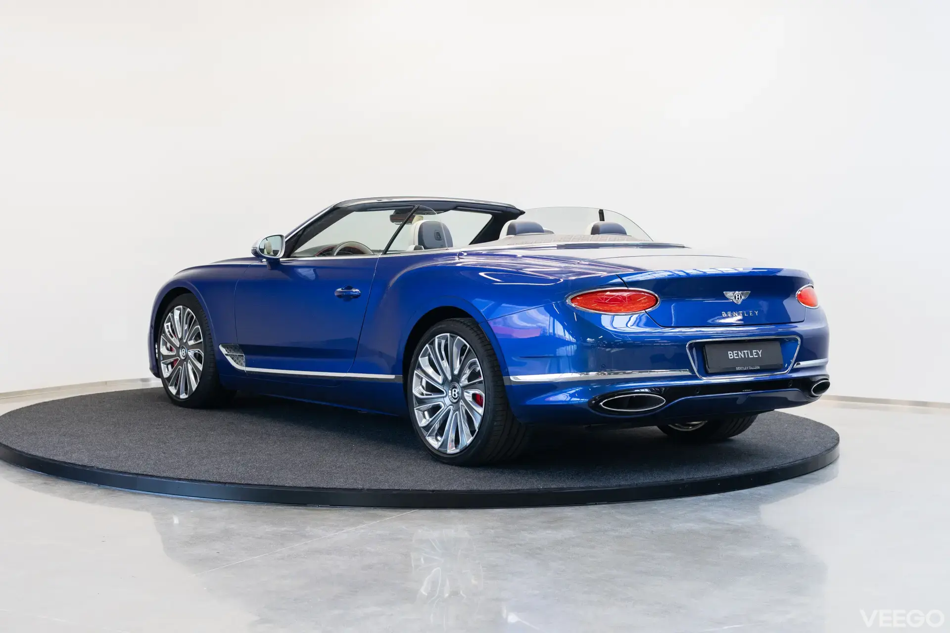 Bentley CONTINENTAL GTC W12 Mulliner 6 485kW