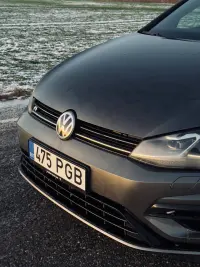 Volkswagen Golf R 2.0 221kW thumbnail
