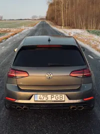 Volkswagen Golf R 2.0 221kW thumbnail