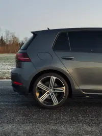 Volkswagen Golf R 2.0 221kW thumbnail