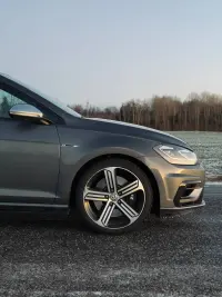 Volkswagen Golf R 2.0 221kW thumbnail