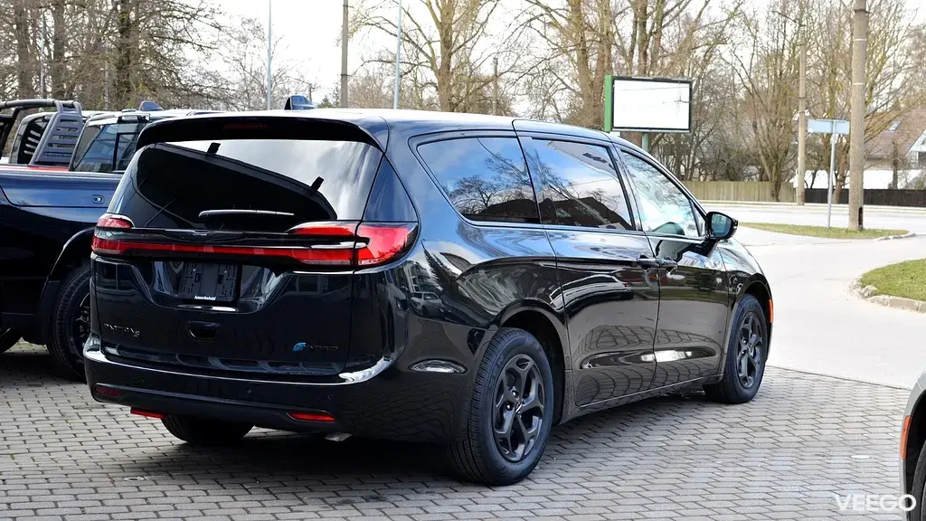 Chrysler Pacifica LIMITED S Appearance PLUG-IN HYBRID 3.6 214kW