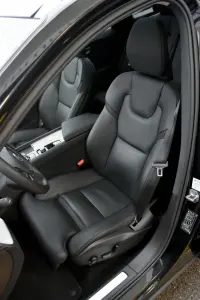 Volvo XC60 AWD B&W ULTIMATE BRIGHT XENIUM INTELLI 2 251kW thumbnail