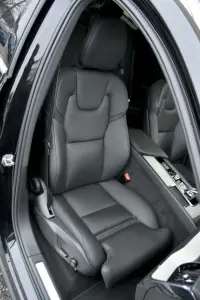 Volvo XC60 AWD B&W ULTIMATE BRIGHT XENIUM INTELLI 2 251kW thumbnail