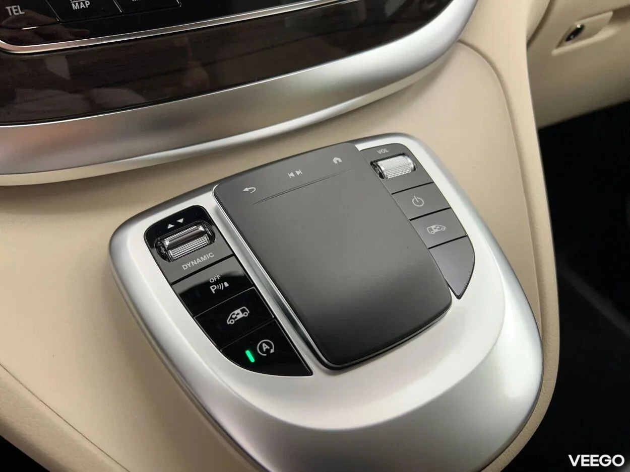 Mercedes-Benz V300 Avantgarde A2 d AMG Line 2 174kW