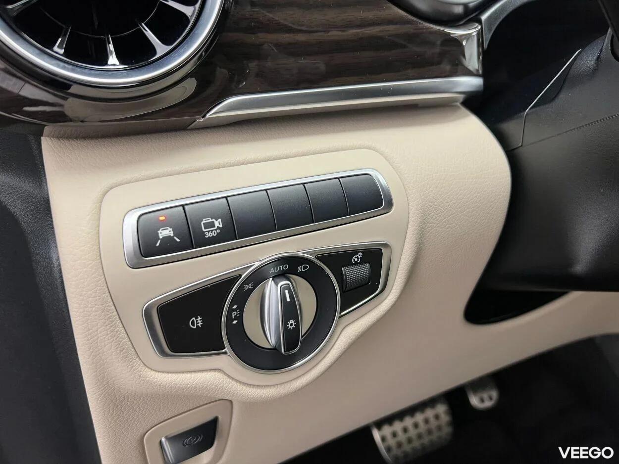 Mercedes-Benz V300 Avantgarde A2 d AMG Line 2 174kW