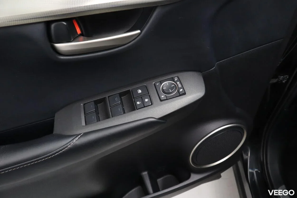 Lexus NX 300h AWD Business Line 2.5 114kW