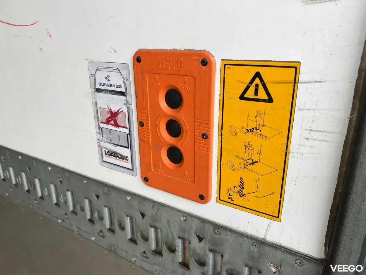 Volvo FM 370 Külmik Carrier avatava küljega 10.8 278kW