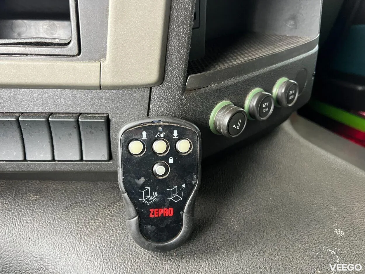 Volvo FM 370 Külmik Carrier avatava küljega 10.8 278kW