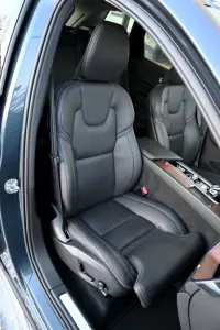 Volvo XC60 AWD T8 LUXURY ULTRA DARK XENIUM INTELLI PRO 2 335kW thumbnail