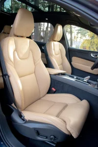 Volvo XC60 AWD Ultimate DARK Intelli PRO Xenium Fullopt 2 145kW thumbnail