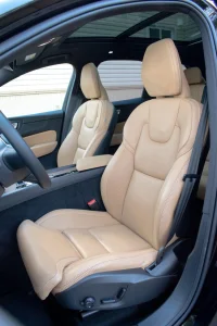 Volvo XC60 AWD B&W Ultimate DARK Intelli PRO Xenium Fullopt 2 145kW thumbnail