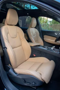 Volvo XC60 AWD B&W Ultimate DARK Intelli PRO Xenium Fullopt 2 145kW thumbnail