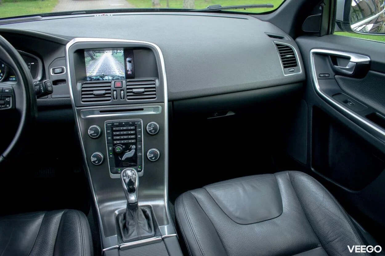 Volvo XC60 SUMMUM Intelli SAFE PRO Sky 2 120kW