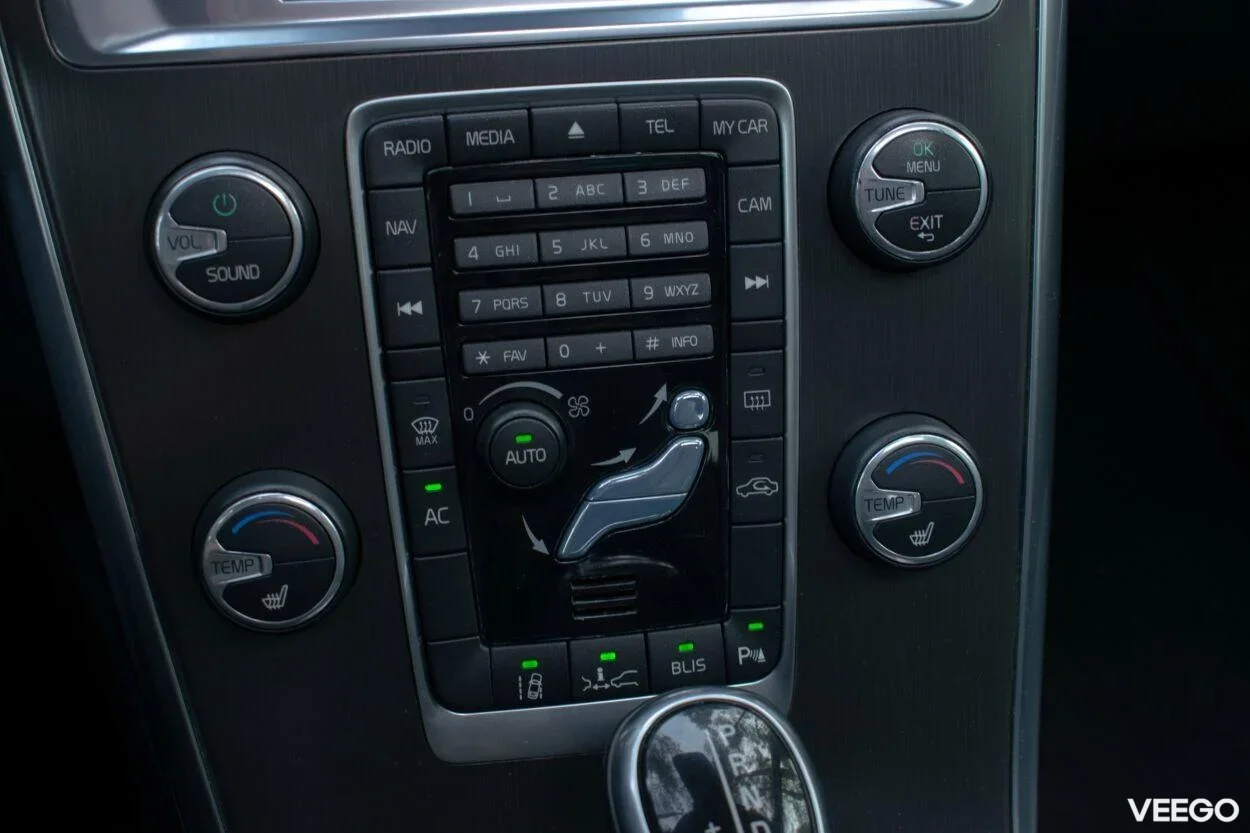 Volvo XC60 SUMMUM Intelli SAFE PRO Sky 2 120kW