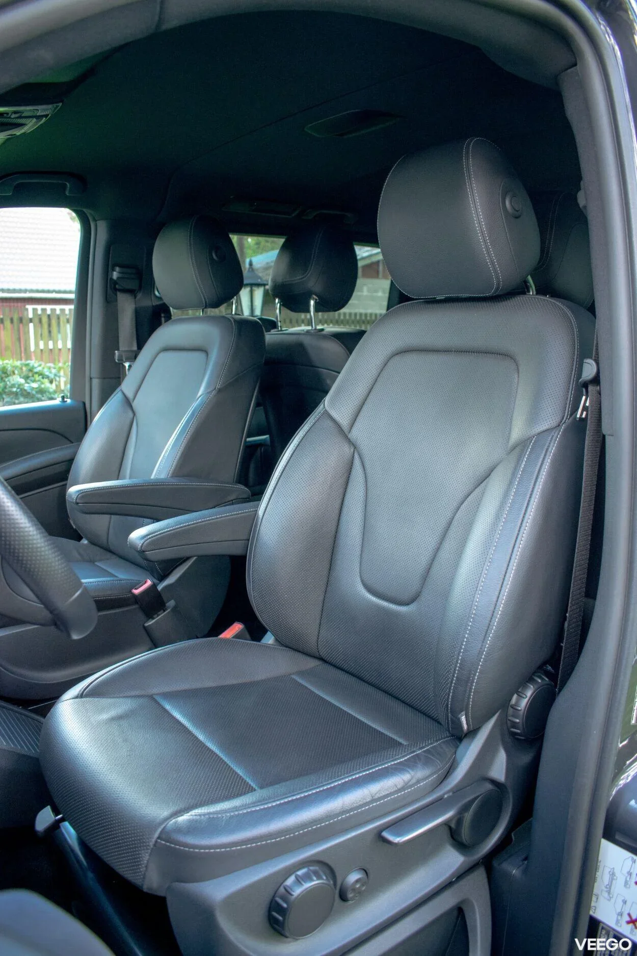 Mercedes-Benz V250 4M AMG Night Assist Wntr M1 N1 2 140kW