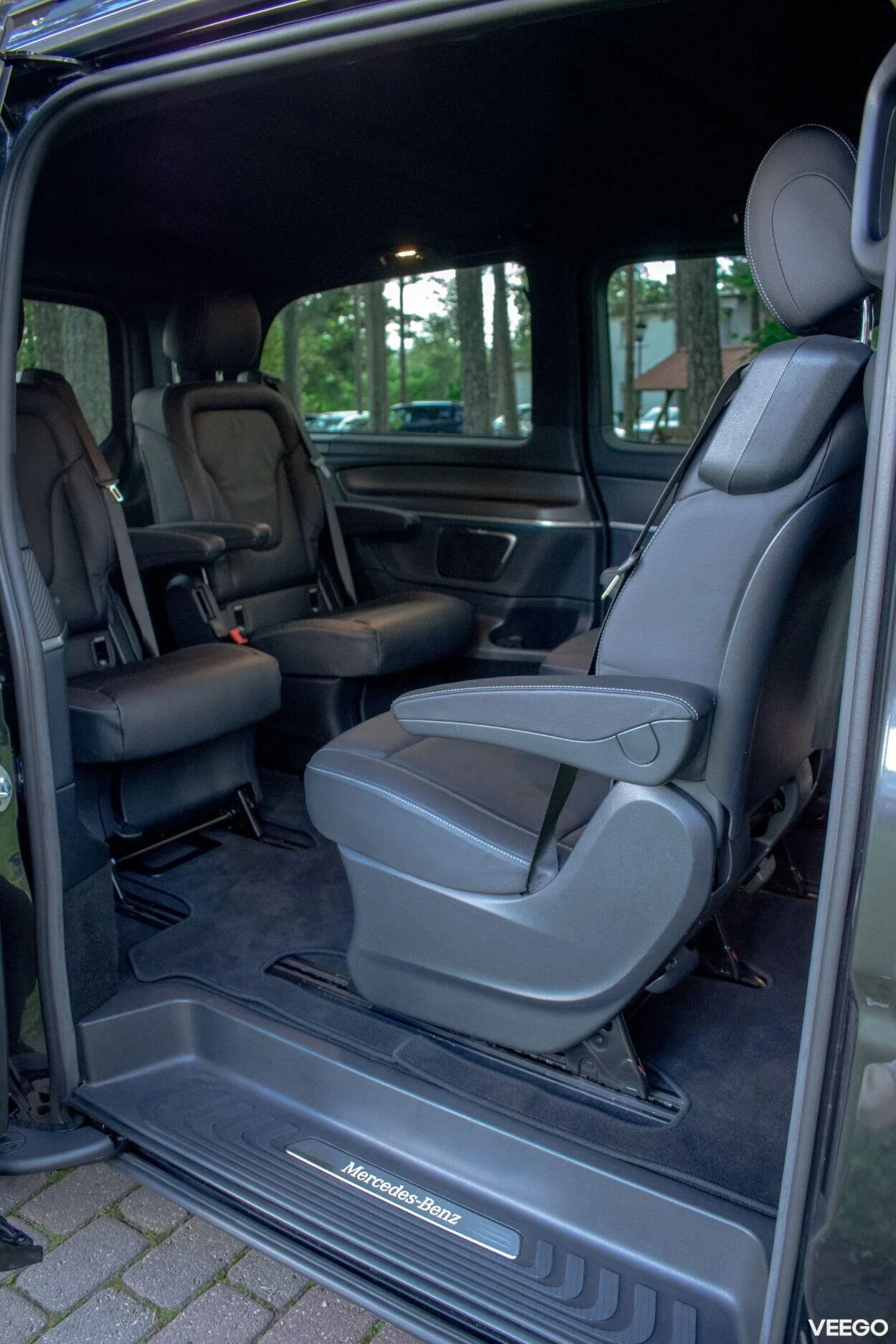 Mercedes-Benz V250 4M AMG Night Assist Wntr M1 N1 2 140kW