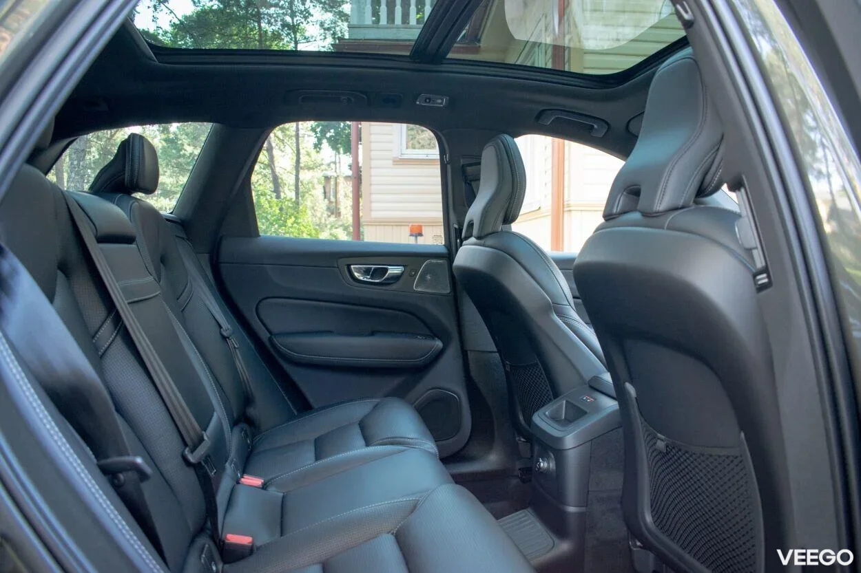 Volvo XC60 T8 Intelli PRO Xenium Wntr FULL 2 288kW