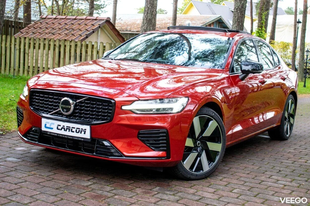 Volvo S60 T8 Ultimate DARK Fullopt 2 335kW