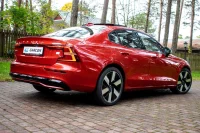 Volvo S60 T8 Ultimate DARK Fullopt 2 335kW thumbnail
