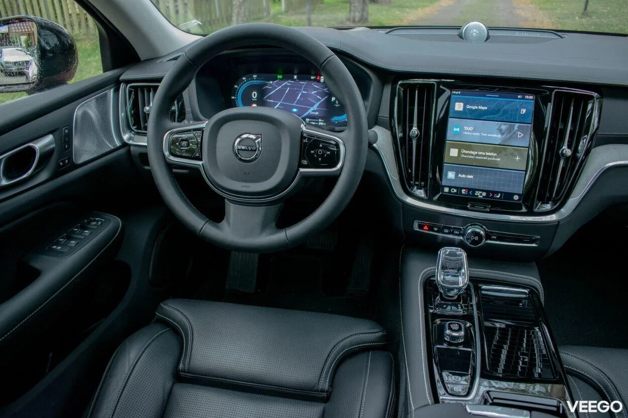 Volvo S60 T8 Ultimate DARK Fullopt 2 335kW