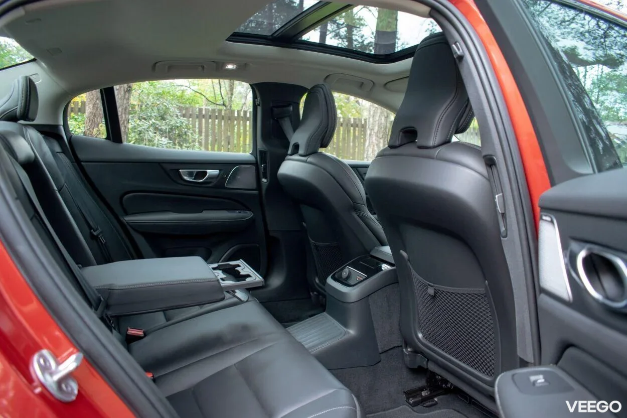 Volvo S60 T8 Ultimate DARK Fullopt 2 335kW