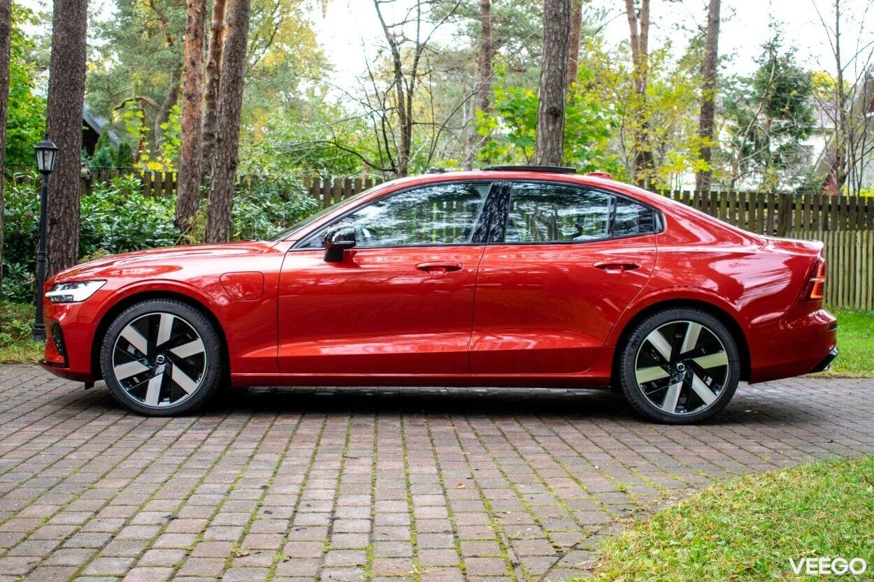 Volvo S60 T8 Ultimate DARK Fullopt 2 335kW