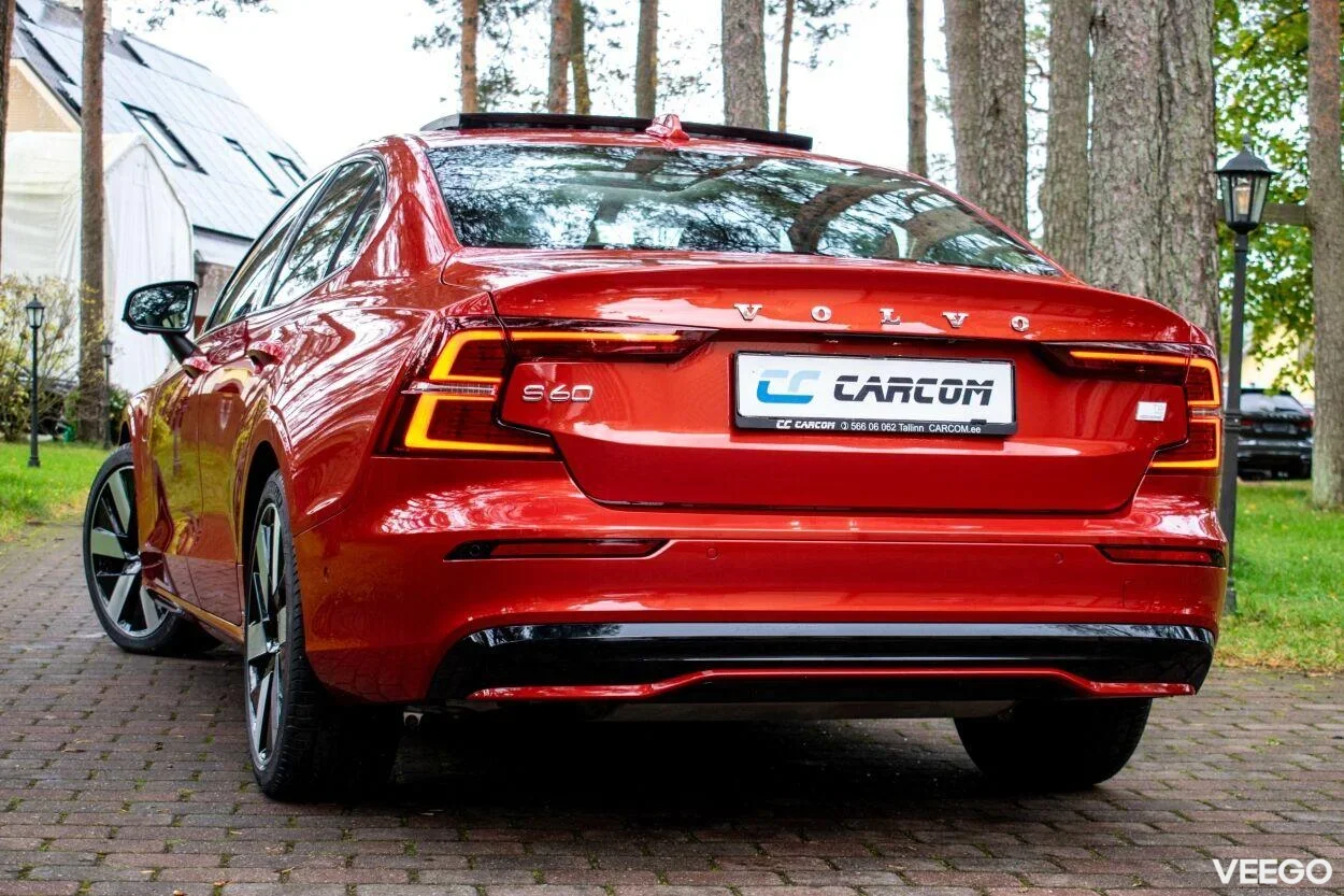 Volvo S60 T8 Ultimate DARK Fullopt 2 335kW