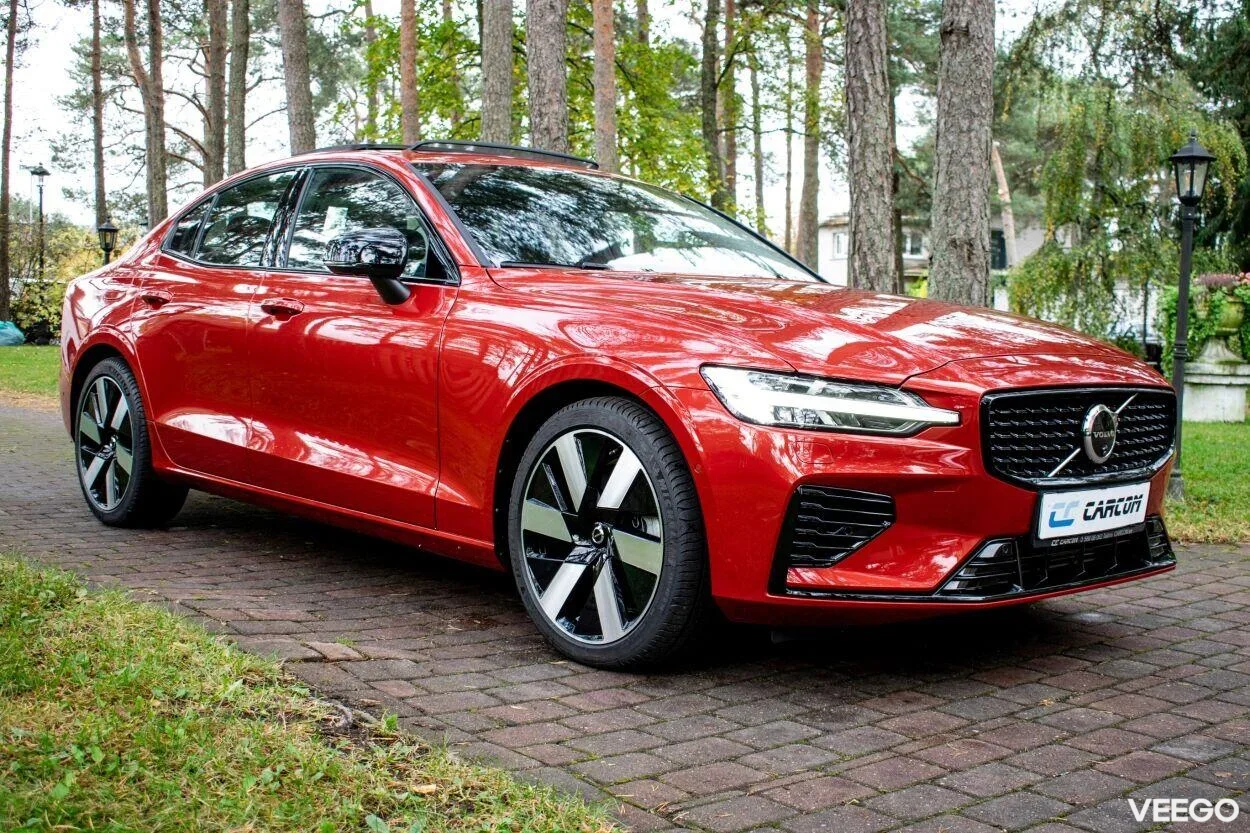 Volvo S60 T8 Ultimate DARK Fullopt 2 335kW