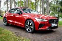 Volvo S60 T8 Ultimate DARK Fullopt 2 335kW thumbnail