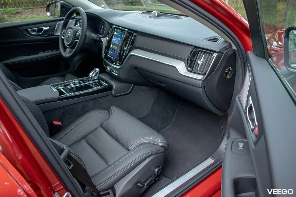 Volvo S60 T8 Ultimate DARK Fullopt 2 335kW