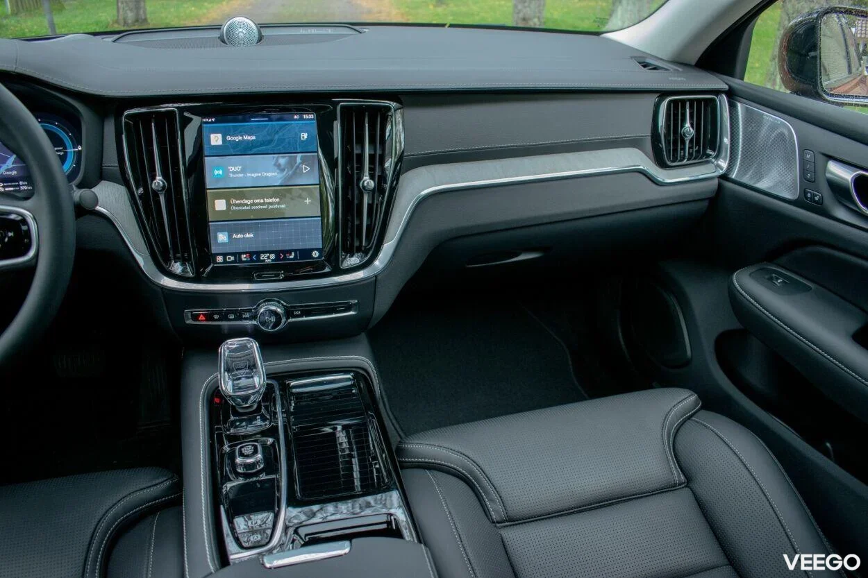 Volvo S60 T8 Ultimate DARK Fullopt 2 335kW