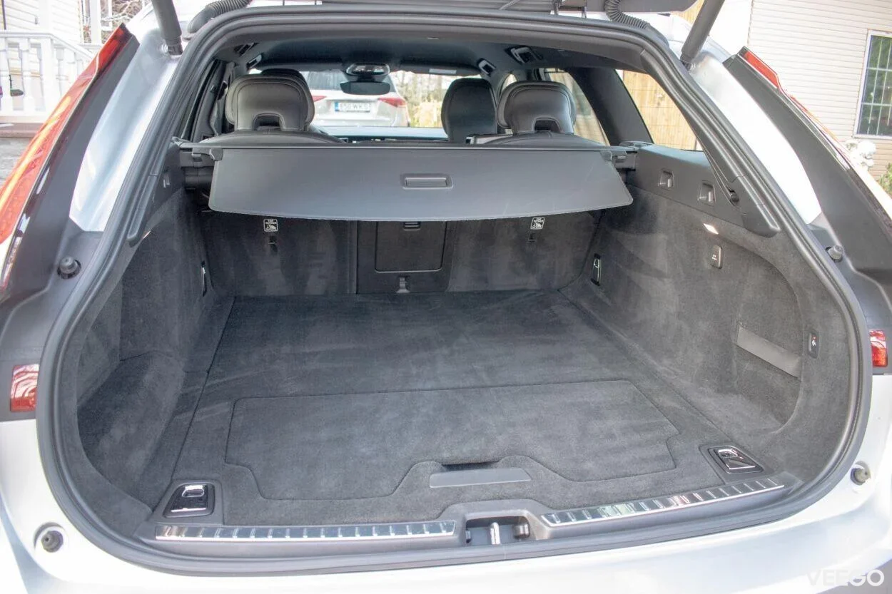 Volvo V90 T8 R-Design DARK Long Range 2 335kW