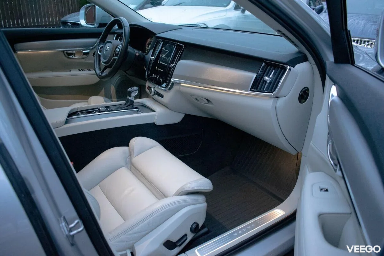 Volvo V90 Cross Country AWD Intelli SAFE PRO Family Wntr 2 140kW