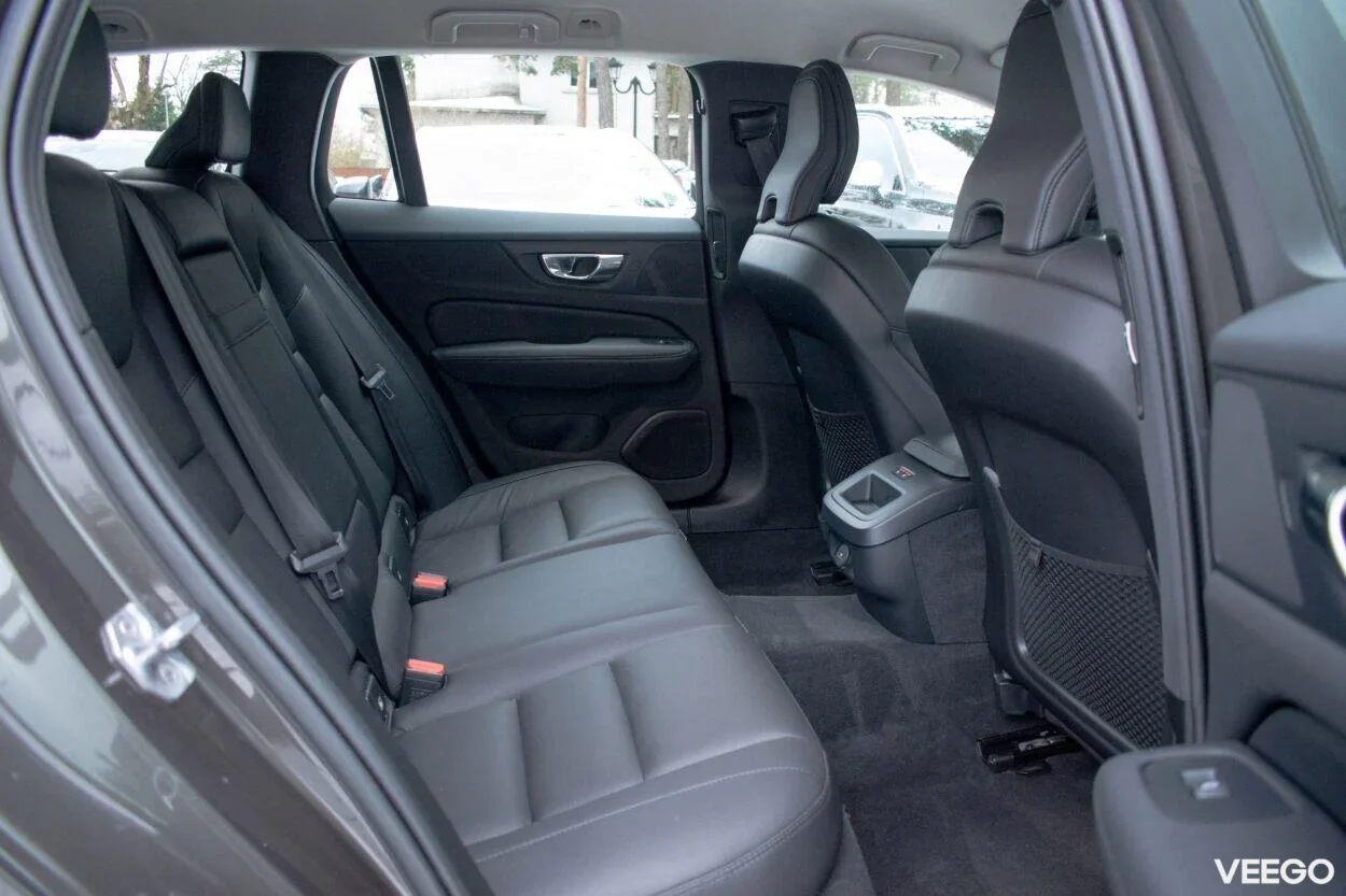 Volvo V60 Cross Country AWD Intelli SAFE Wntr 2 145kW