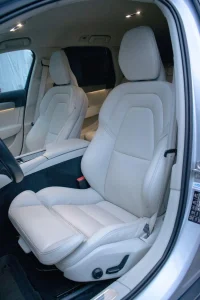 Volvo V90 Cross Country AWD Intelli SAFE PRO Family Wntr 2 140kW thumbnail