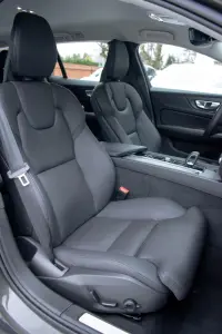 Volvo V60 Cross Country AWD Intelli SAFE Wntr 2 145kW thumbnail