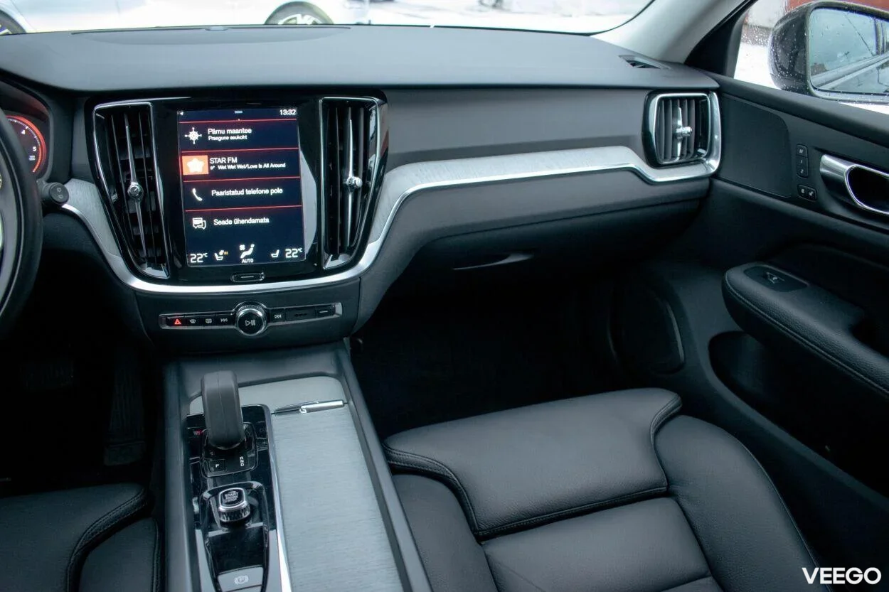 Volvo V60 Cross Country AWD Intelli SAFE Wntr 2 145kW