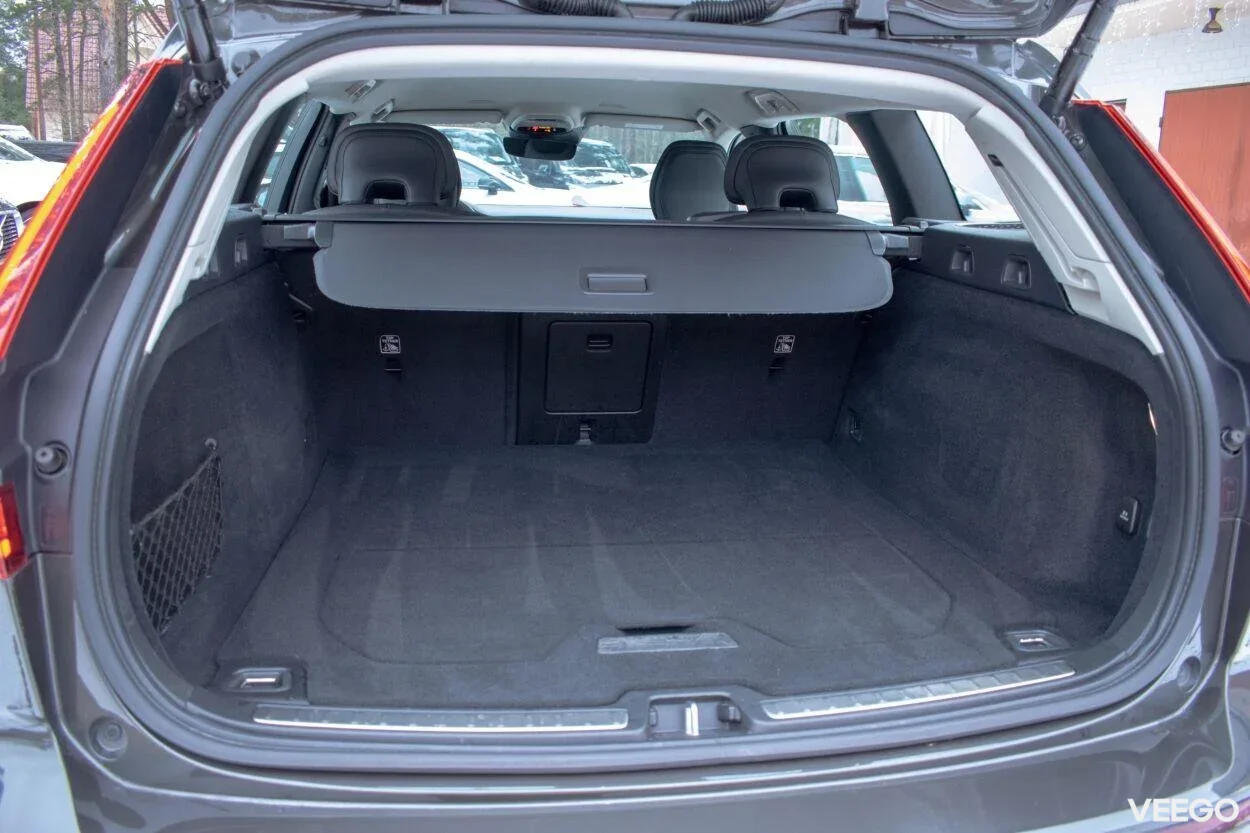 Volvo V60 Cross Country AWD Intelli SAFE Wntr 2 145kW