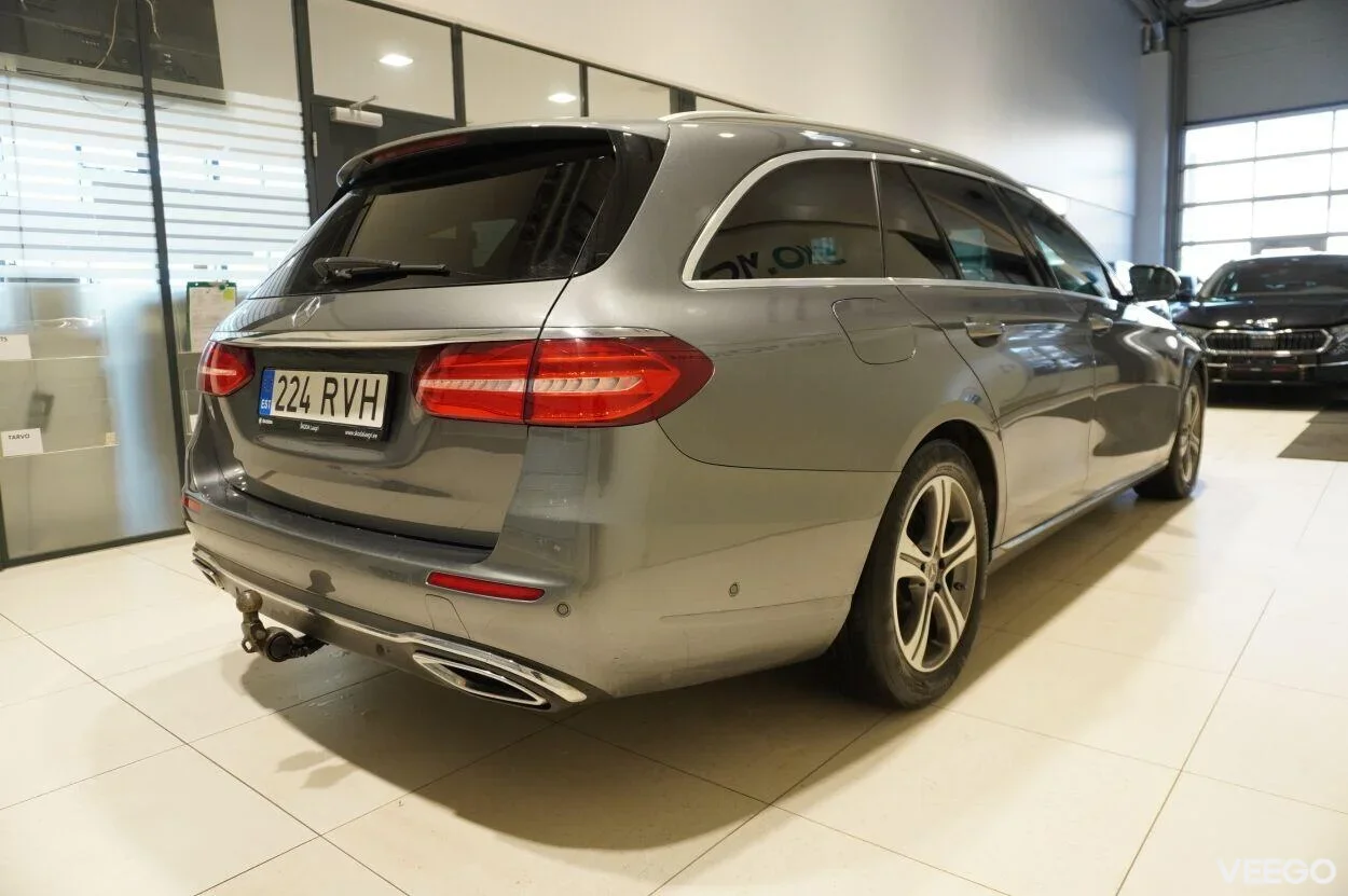 Mercedes-Benz E220 4MATIC 2 143kW