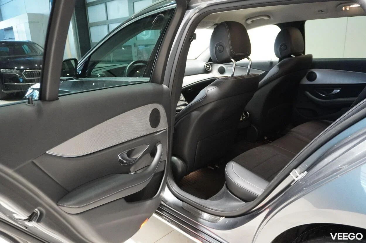 Mercedes-Benz E220 4MATIC 2 143kW